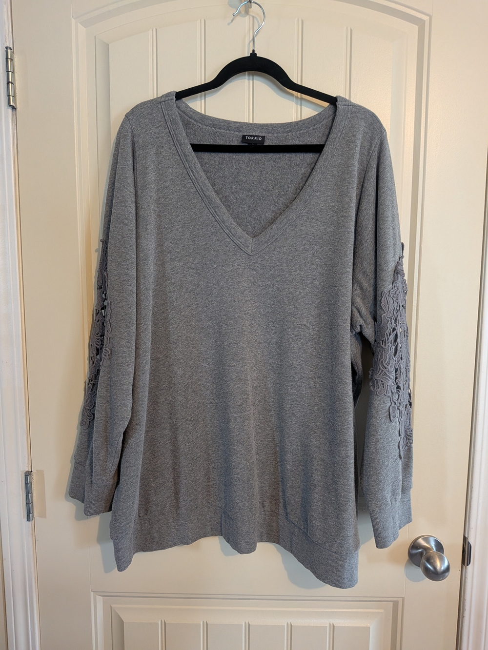 NWOT Torrid Gray V-Neck Sweatshirt with Lace Accent Sleeves